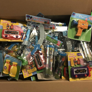 小猪佩奇玩具混合装 (100件) - 宝箱填充礼品 | B2B批发